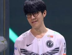 乐动体育- 领先优势明显首场状态出色，TL观众沸腾！，阿扎伦卡重返赛场比赛高潮迭起