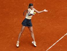 乐动体育- 李娜与莎拉波娃正在进行第一局对决 