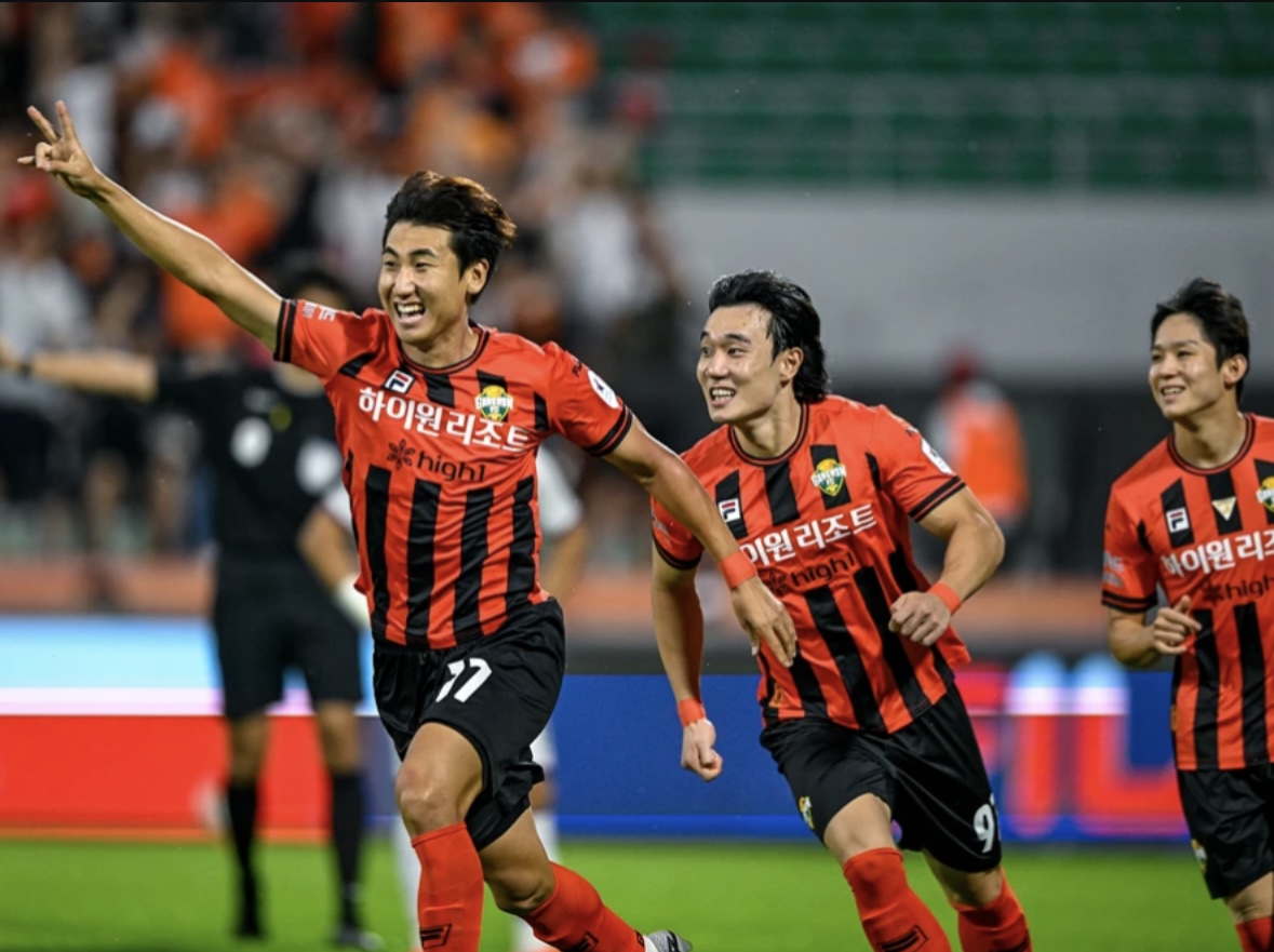 LDSPORTS- 足球夜战:江畔天虎队淘汰对手胶东霹雳队,临门一脚致胜定海神针仍在
