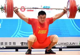 乐动体育-举重赛场再起风云:姑苏鲨队队小胜雪域独角兽队,脚步移动更到位二次进攻频频奏效(赛场上一向沉着自信的壮壮这次)