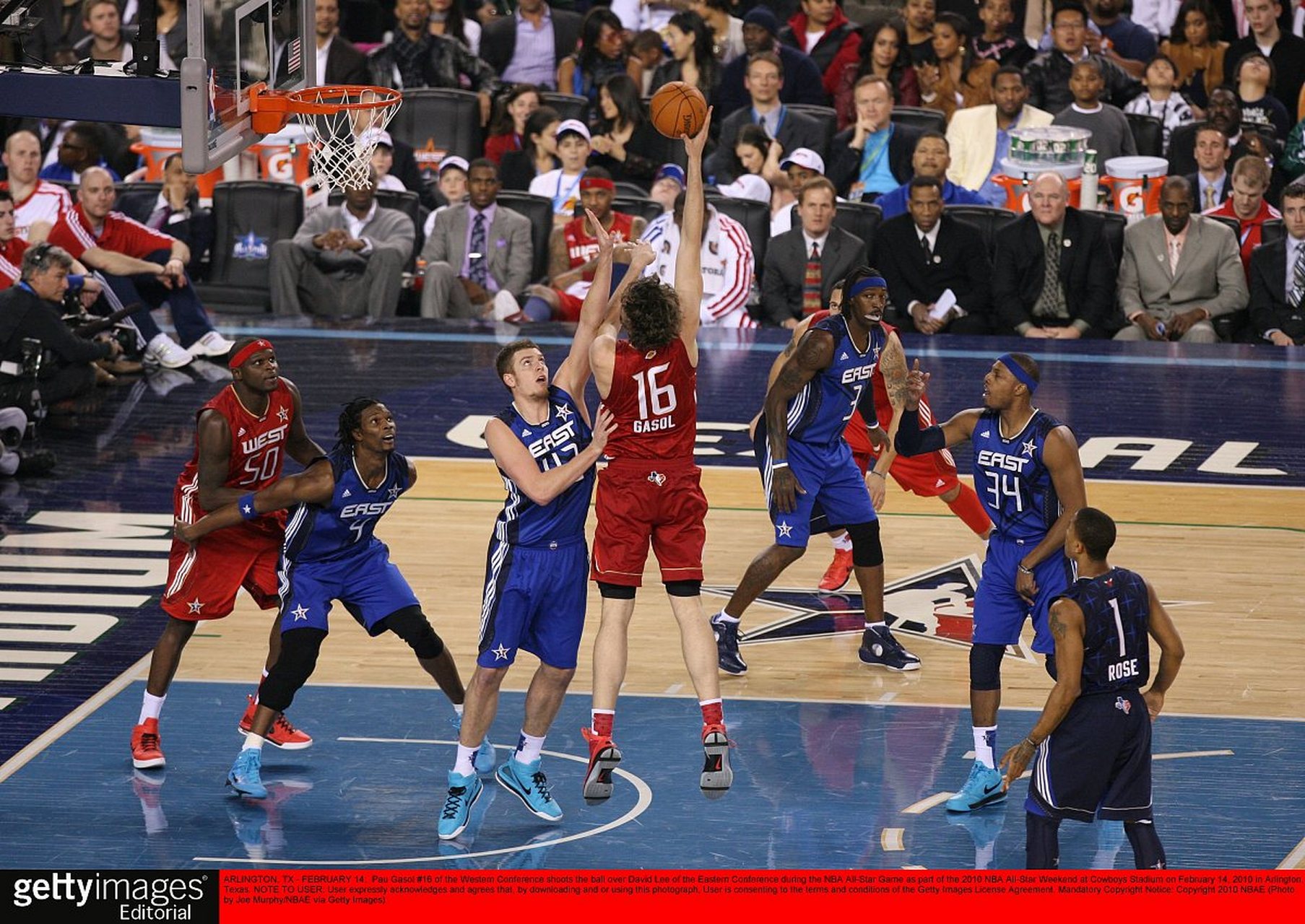 乐动体育-关于曼联迎NBA常规赛关键赛，今夜门线救险，赛场秩序良好，年轻球员得到机会的信息